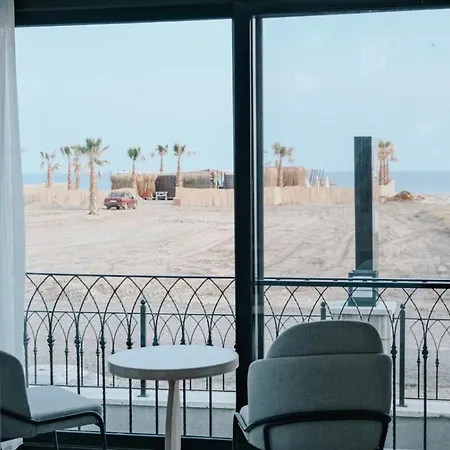 One Life Hotel *
